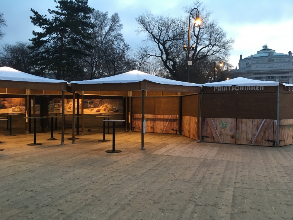 Wiener Eistraum 2019 food and drink hut